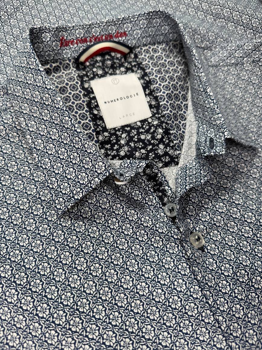 Chemise BASILE à motif graphique marine et écru 1 Chemise BASILE à motif graphique marine et écru
