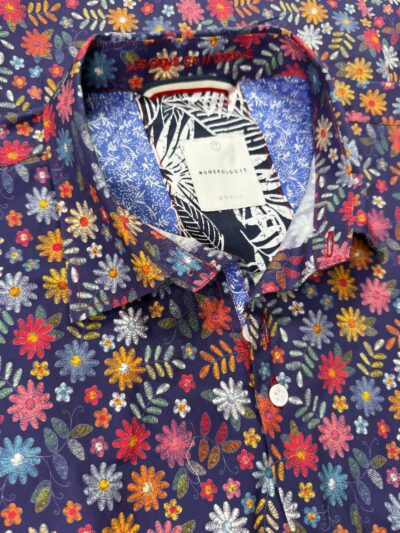 Chemise CHARLOT à motif floral multicolor sur fond bleu