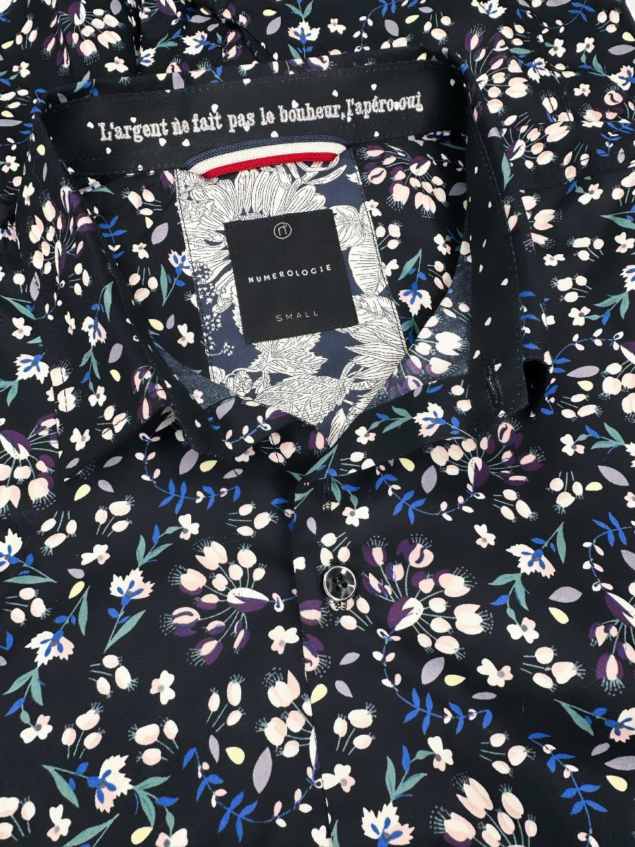 Chemise ERWAN à motif floral délicat multicolore sur fond noir 1 Chemise ERWAN à motif floral délicat multicolore sur fond noir