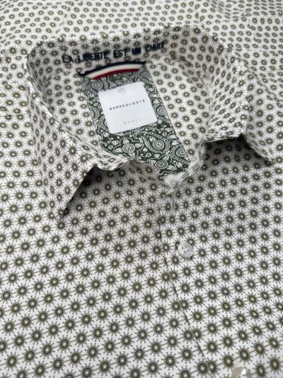 Chemise EUSEBE à motif soleil kaki sur fond écru