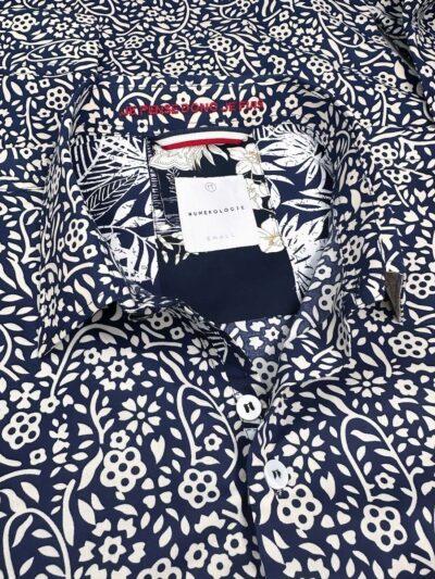 Chemise FATBOY à motif graphique écru sur fond marine