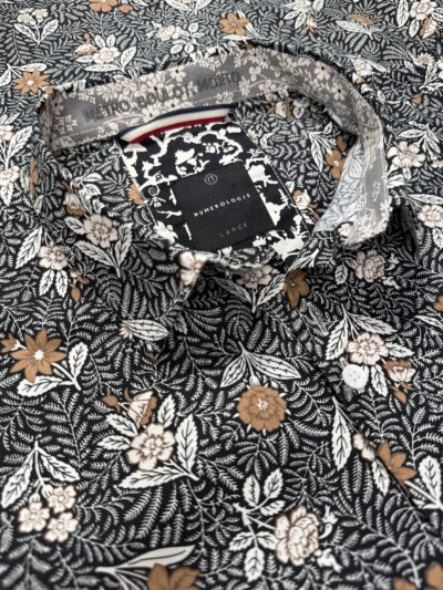 Chemise GUIDO à motif floral sur fond noir