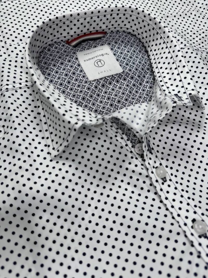 Chemise ERIK à motif floral rouge sur fond noir – Image 4