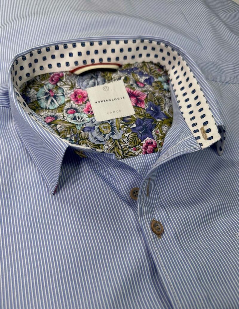 Chemise ERIK à motif floral rouge sur fond noir – Image 3