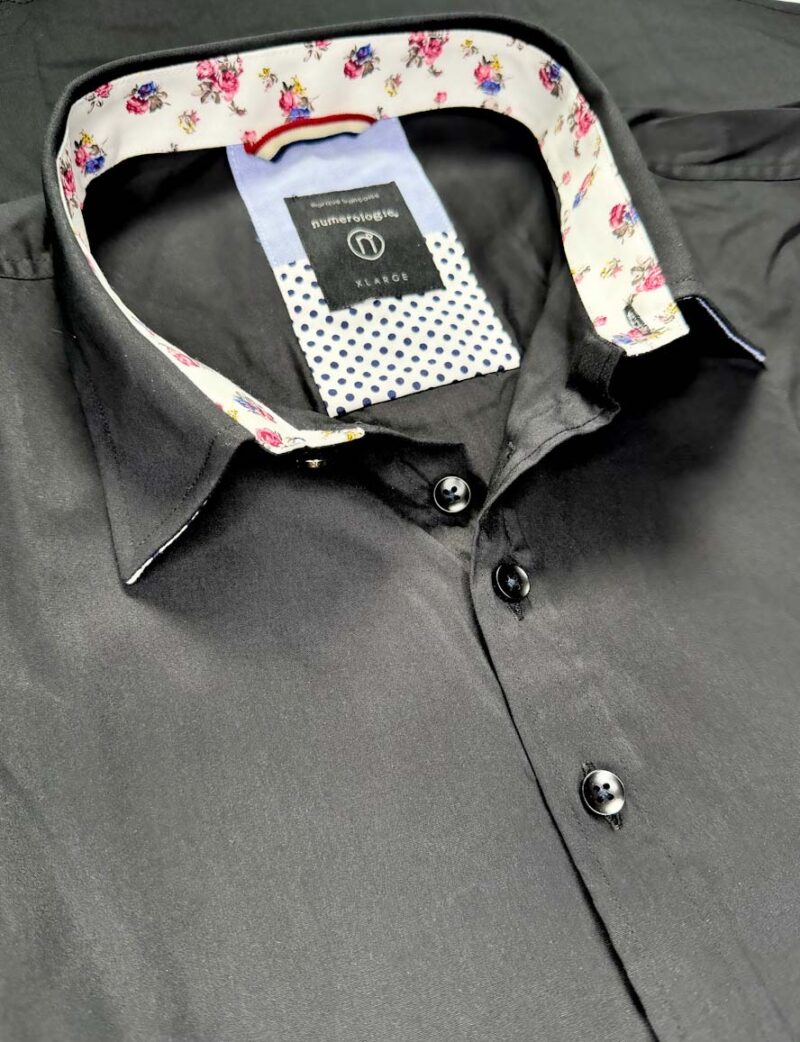Chemise GRAZIANO à motif floral écru et vert sur fond marine – Image 2