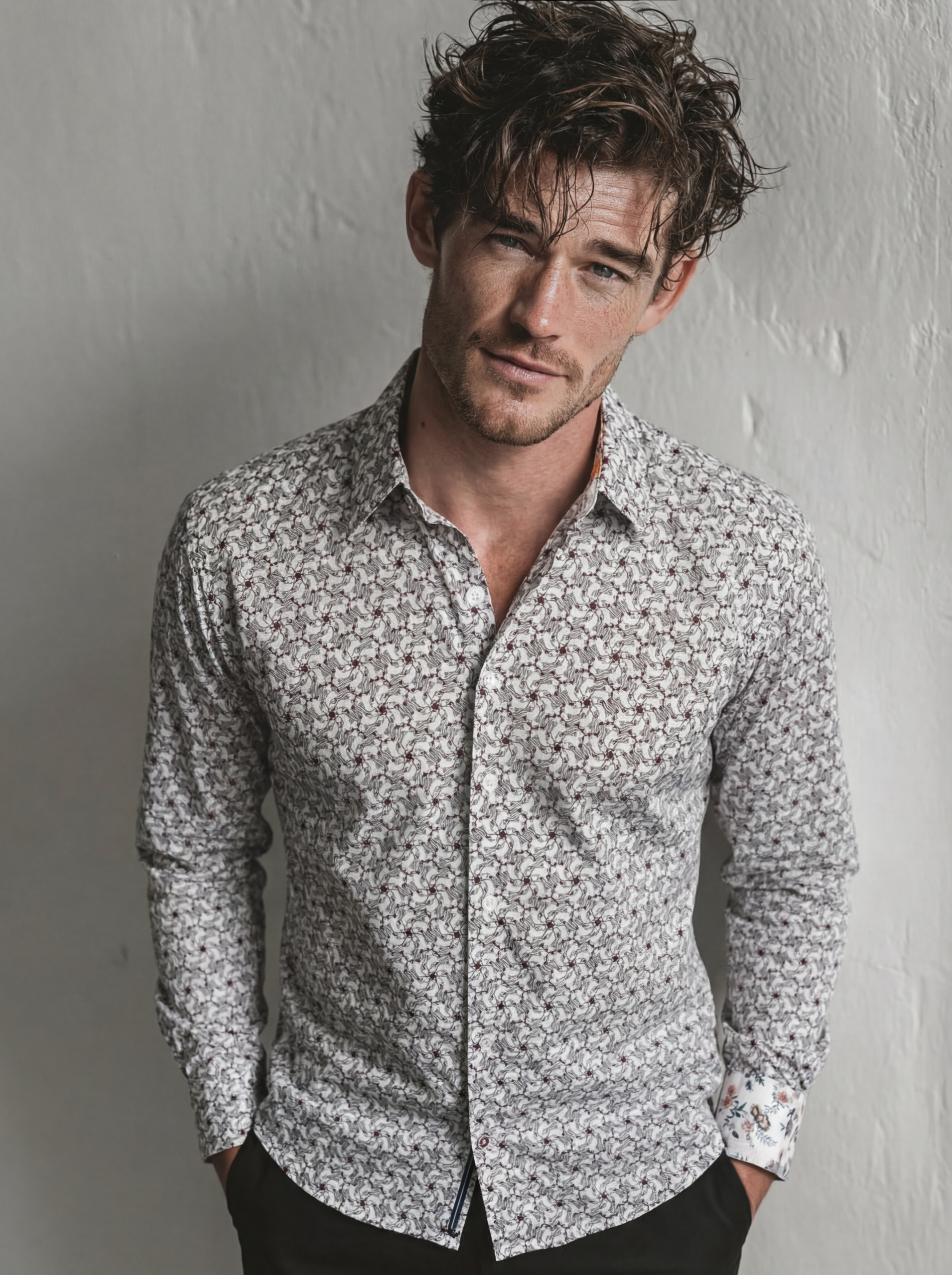 Chemise AYMERIC à motif graphique blanc sur fond bordeaux 1 Chemise AYMERIC à motif graphique blanc sur fond bordeaux