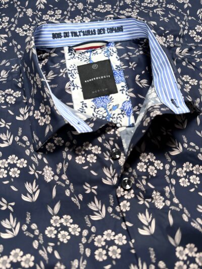 Chemise ALLESANDRO à motif floral beige sur fond marine