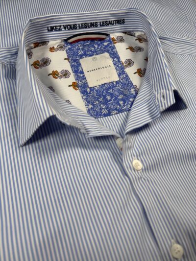 Chemise APHEX à fines rayures écrues sur fond ciel