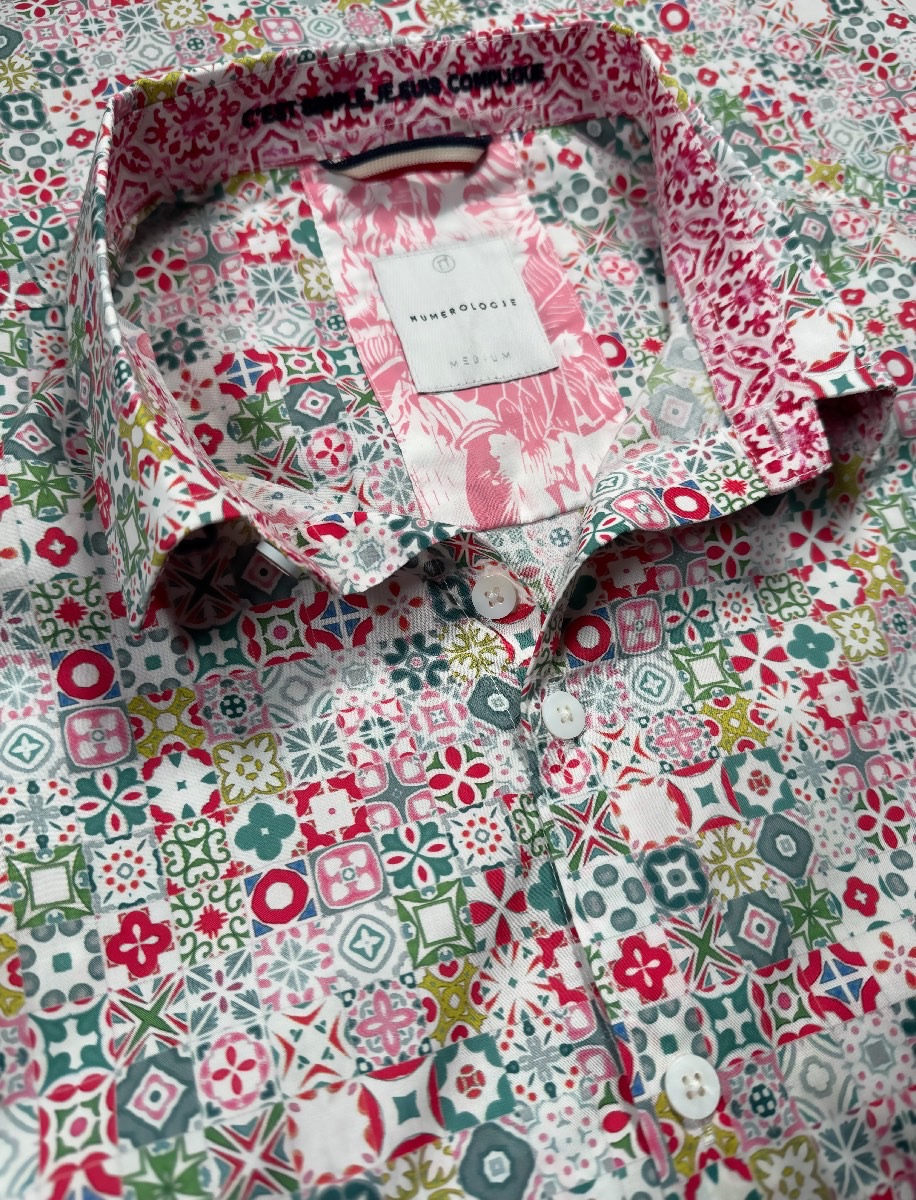 Chemise BRAD à motif geometrique multicolore sur fond écru 1 Chemise BRAD à motif geometrique multicolore sur fond écru