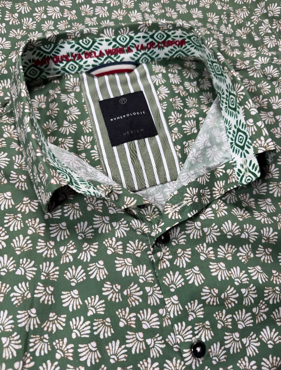 Chemise CANDIDE à motif floral sur fond kaki 1 Chemise CANDIDE à motif floral sur fond kaki