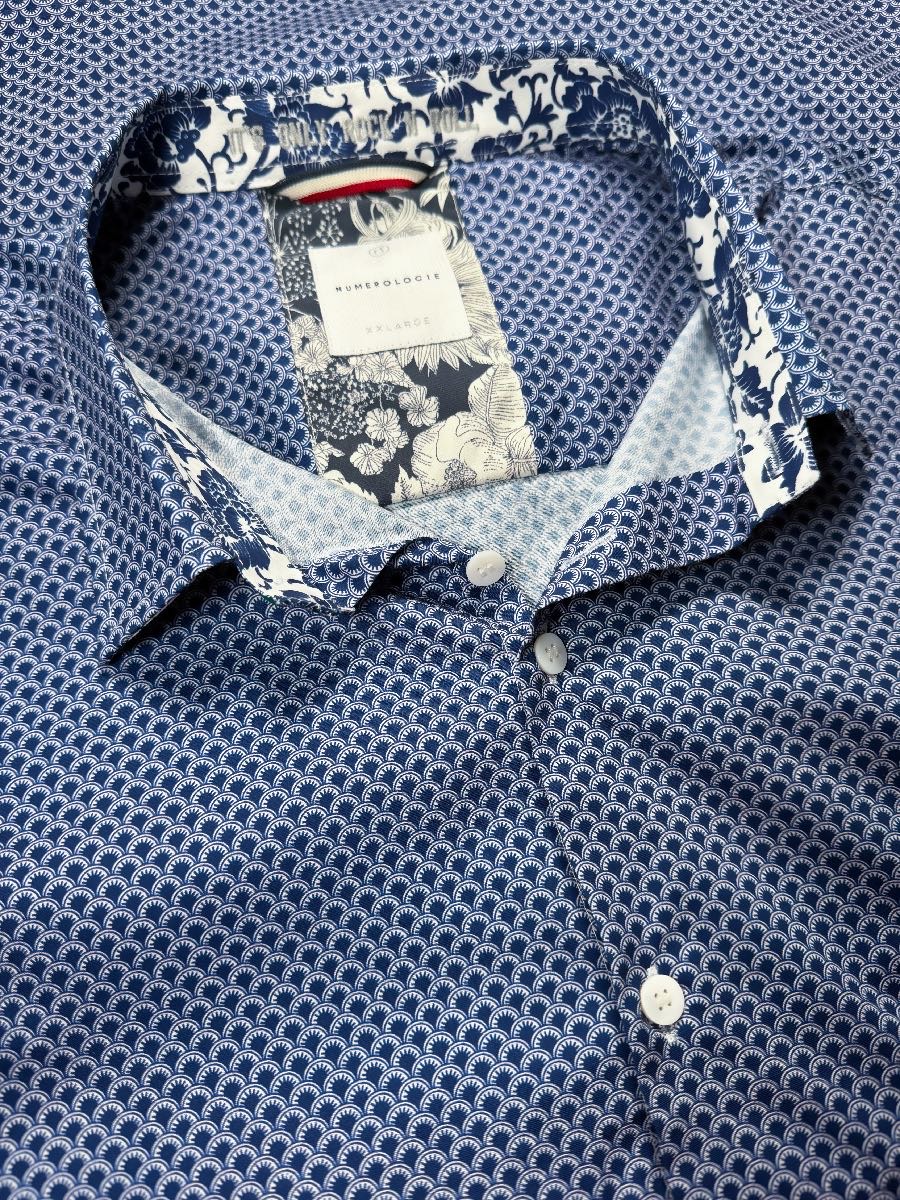 Chemise CODY à motif éventail blanc sur fond marine 1 Chemise CODY à motif éventail blanc sur fond marine