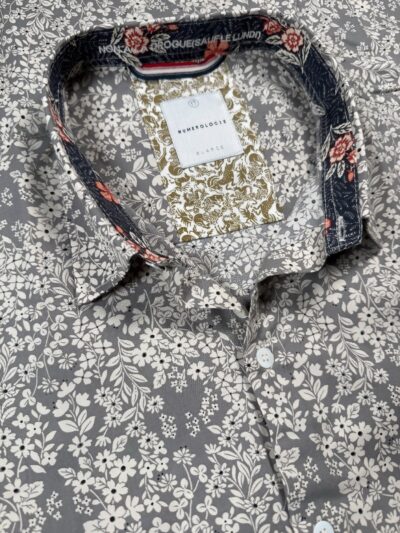 Chemise MICHAL à motif floral sur fond gris