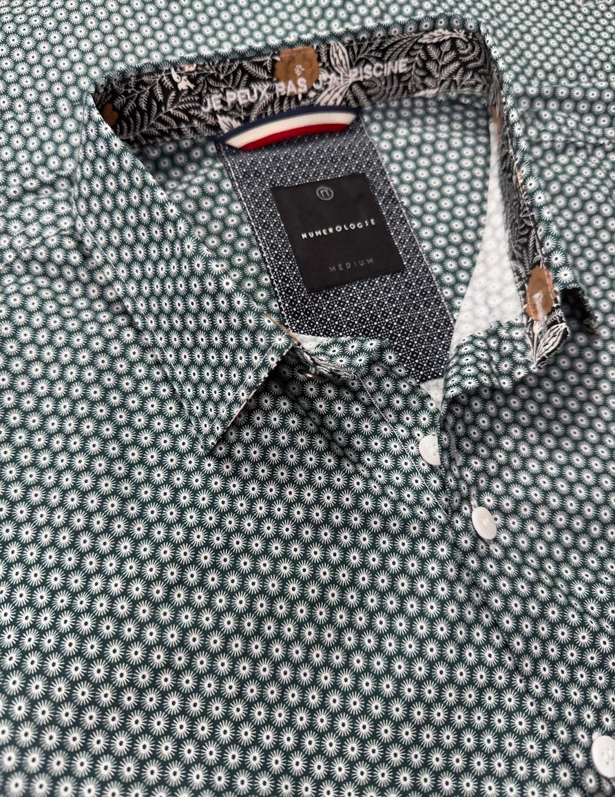 Chemise MILOUSE à motif graphique écru sur fond kaki 1 Chemise MILOUSE à motif graphique écru sur fond kaki