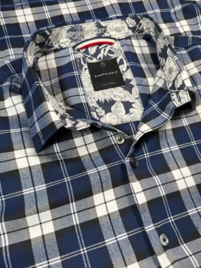 Chemise NATSU à motif carreaux double ligne bleu roi et noir sur fond blanc