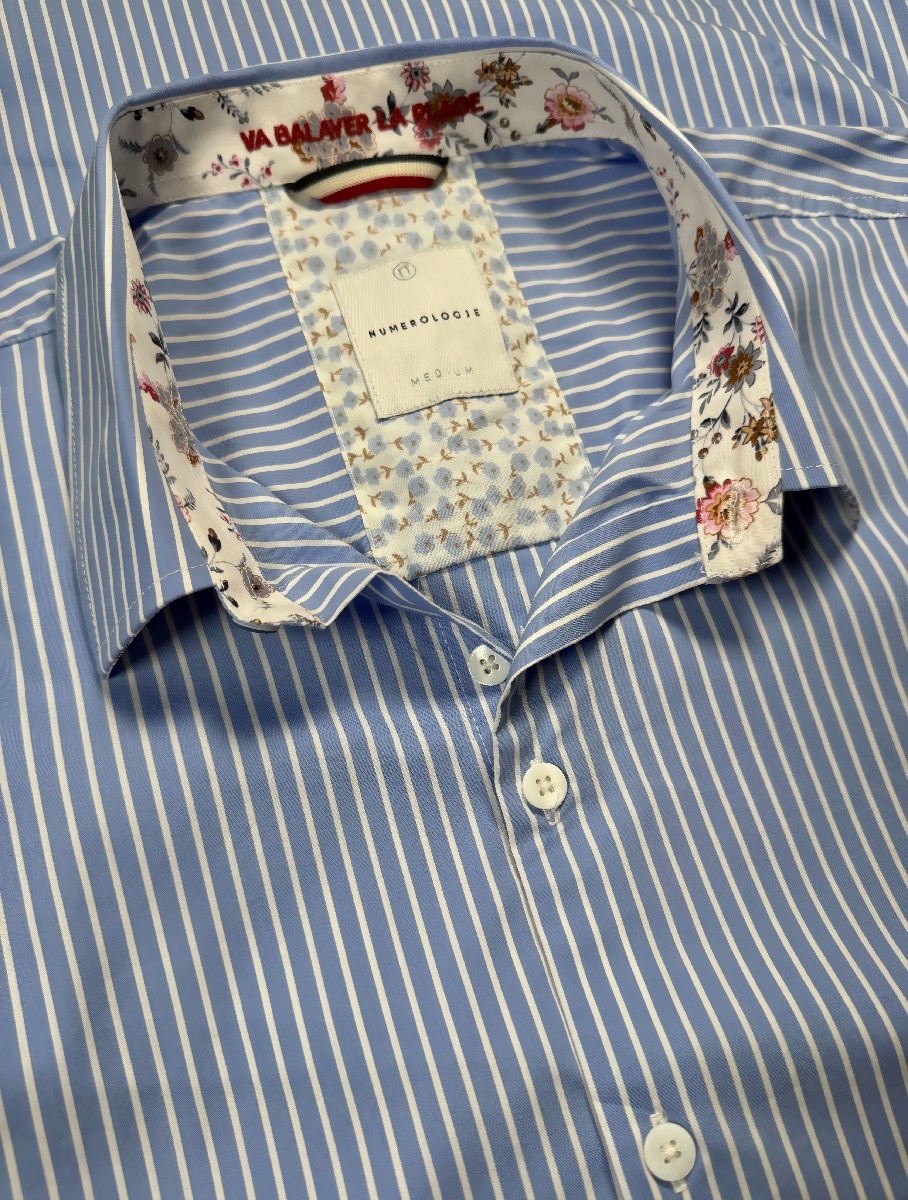 Chemise NIGEL à rayures écrues sur fond ciel 1 Chemise NIGEL à rayures écrues sur fond ciel