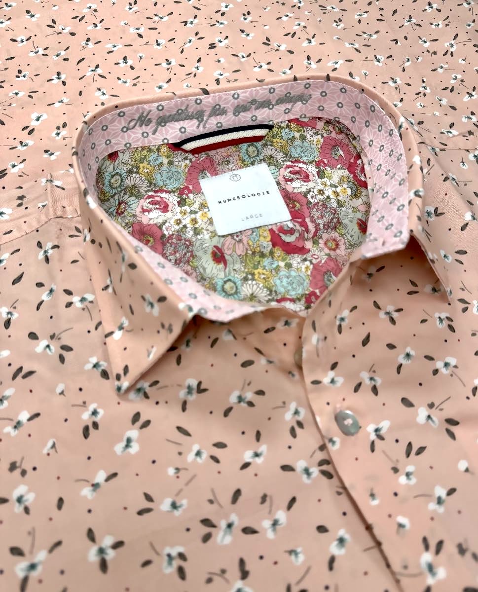 Chemise PYTHAGORE à motif floral multicolore sur fond rose 1 Chemise PYTHAGORE à motif floral multicolore sur fond rose