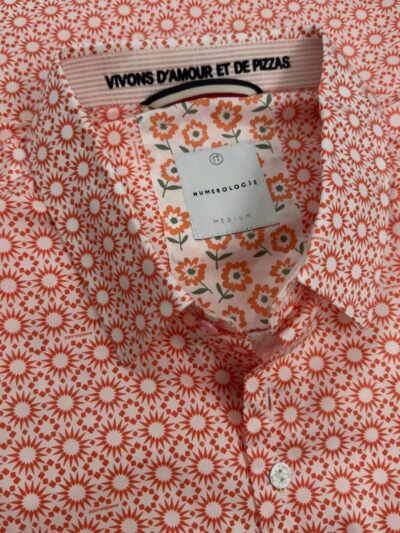 Chemise REMUS à motif géométrique orange sur fond blanc