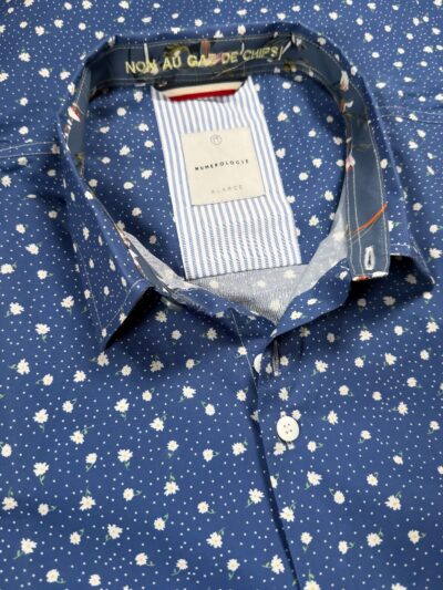 Chemise ROCK à motif floral sur fond bleu
