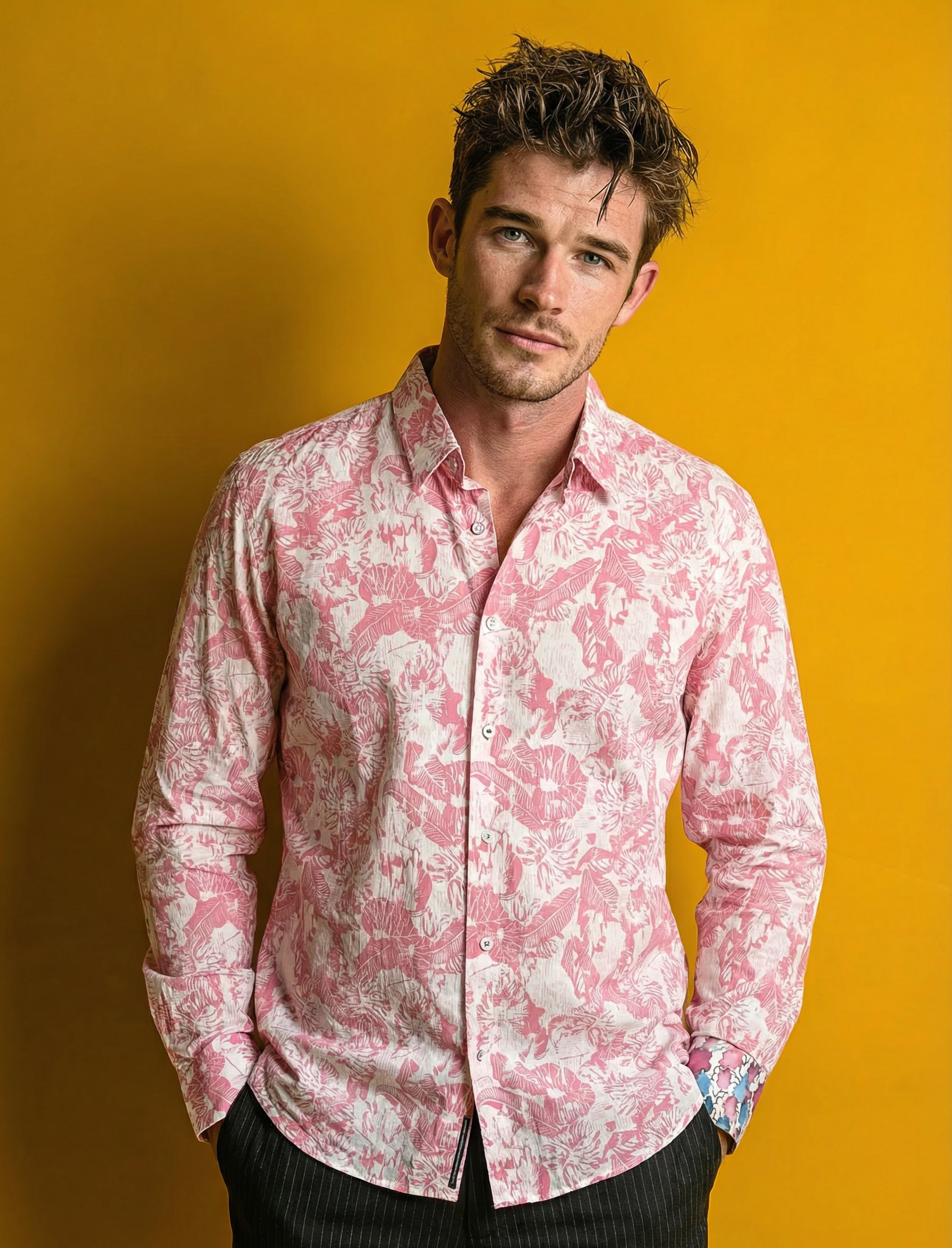 Chemise DOMENICO à motif floral rose sur fond blanc 1 Chemise DOMENICO à motif floral rose sur fond blanc