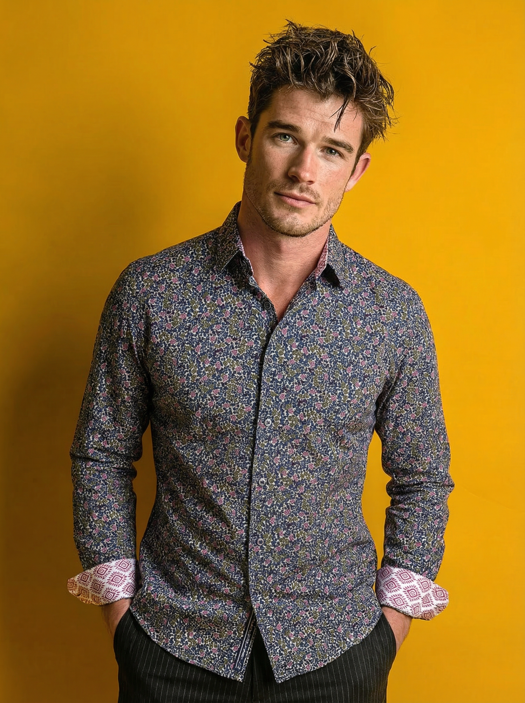 Chemise DOUGLAS à motif floral multicolore sur fond écru 1 Chemise DOUGLAS à motif floral multicolore sur fond écru