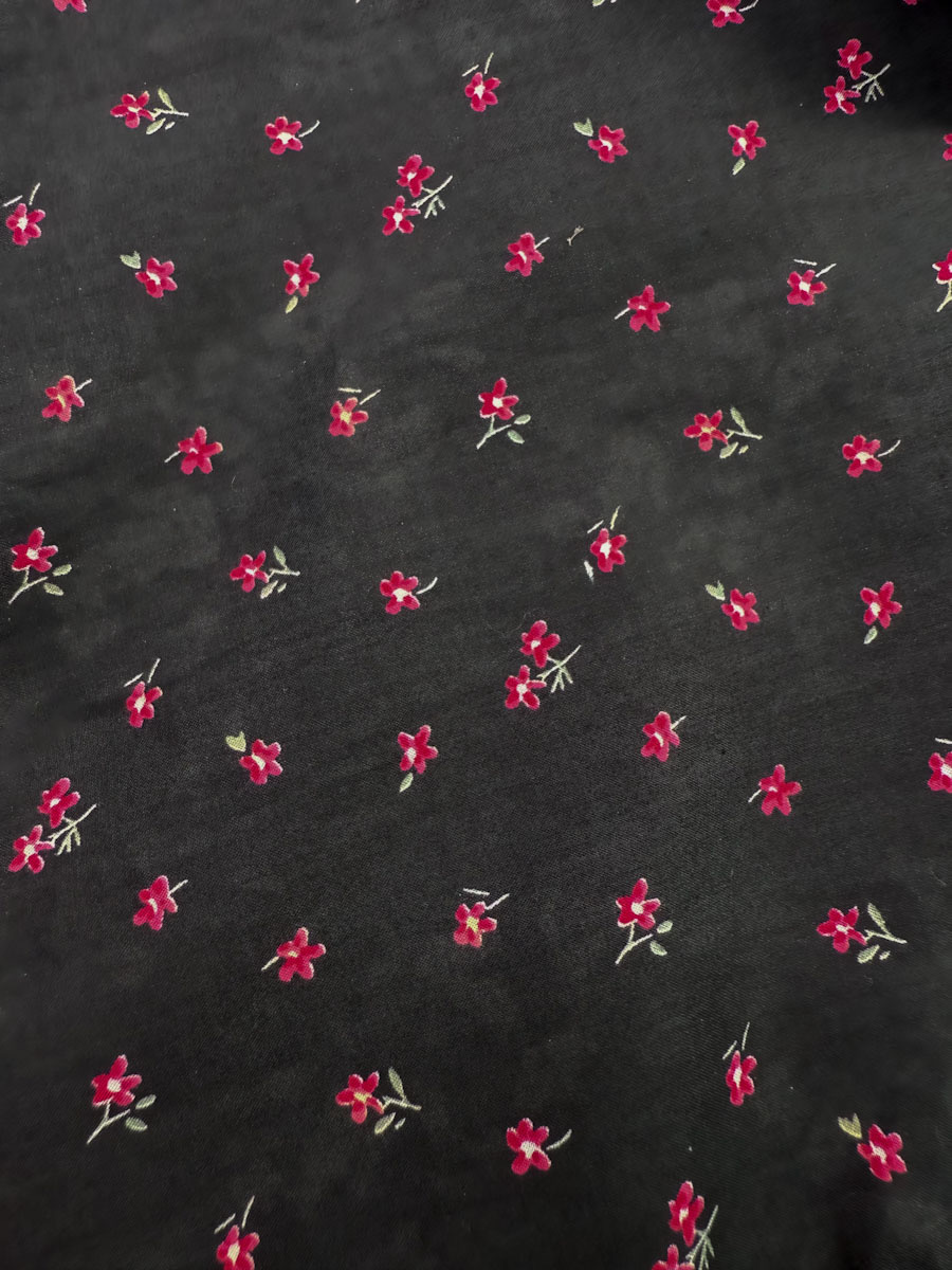 Chemise ERIK à motif floral rouge sur fond noir 4 Chemise ERIK à motif floral rouge sur fond noir – Image 3