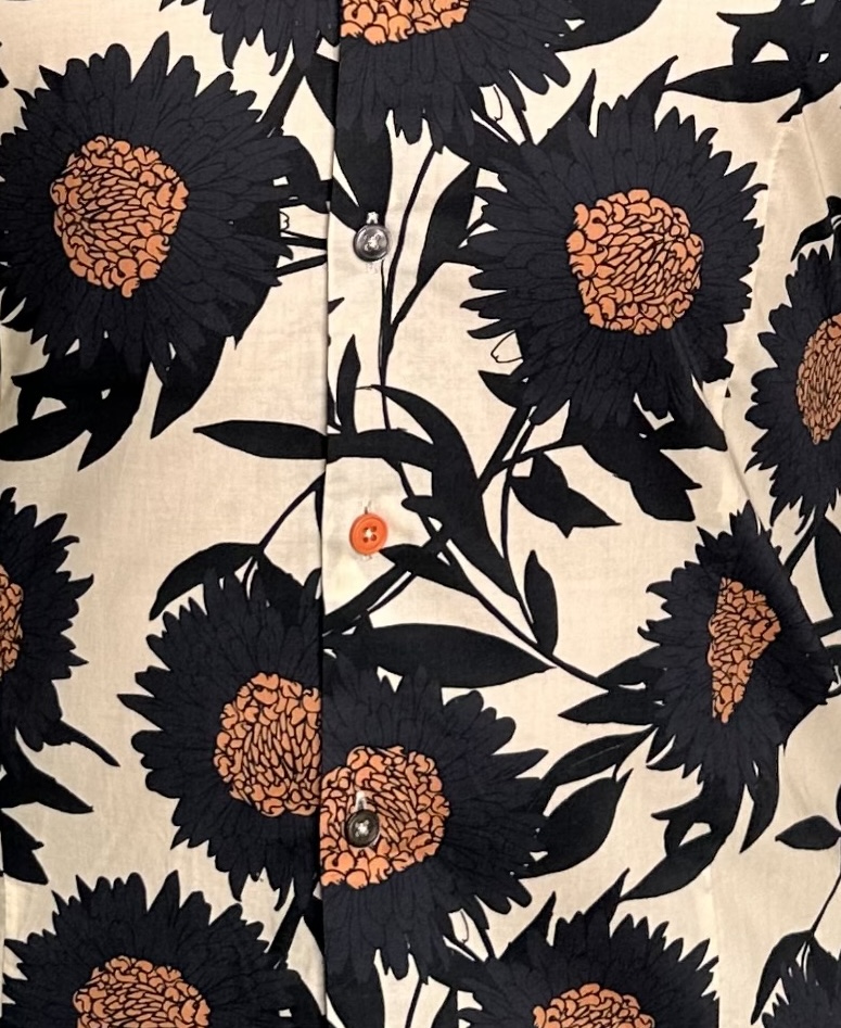 Chemise FAZIL à motif floral noir et orange sur fond beige 4 Chemise FAZIL à motif floral noir et orange sur fond beige – Image 3