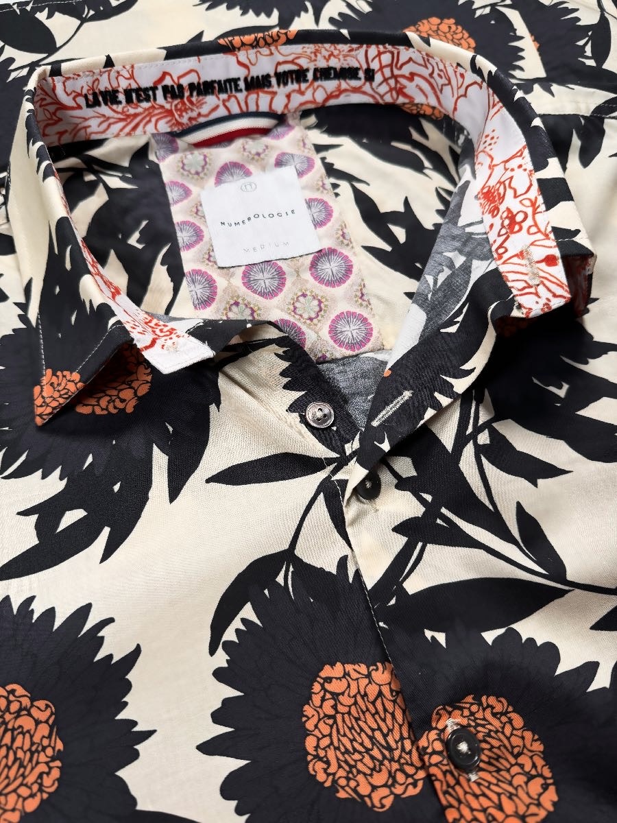 Chemise FAZIL à motif floral noir et orange sur fond beige 3 Chemise FAZIL à motif floral noir et orange sur fond beige – Image 2