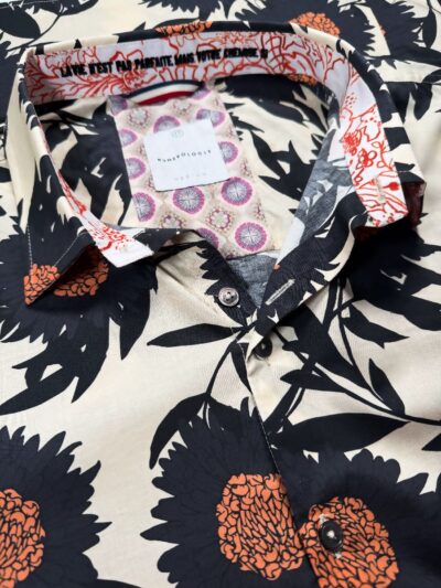 Chemise FAZIL à motif floral noir et orange sur fond beige