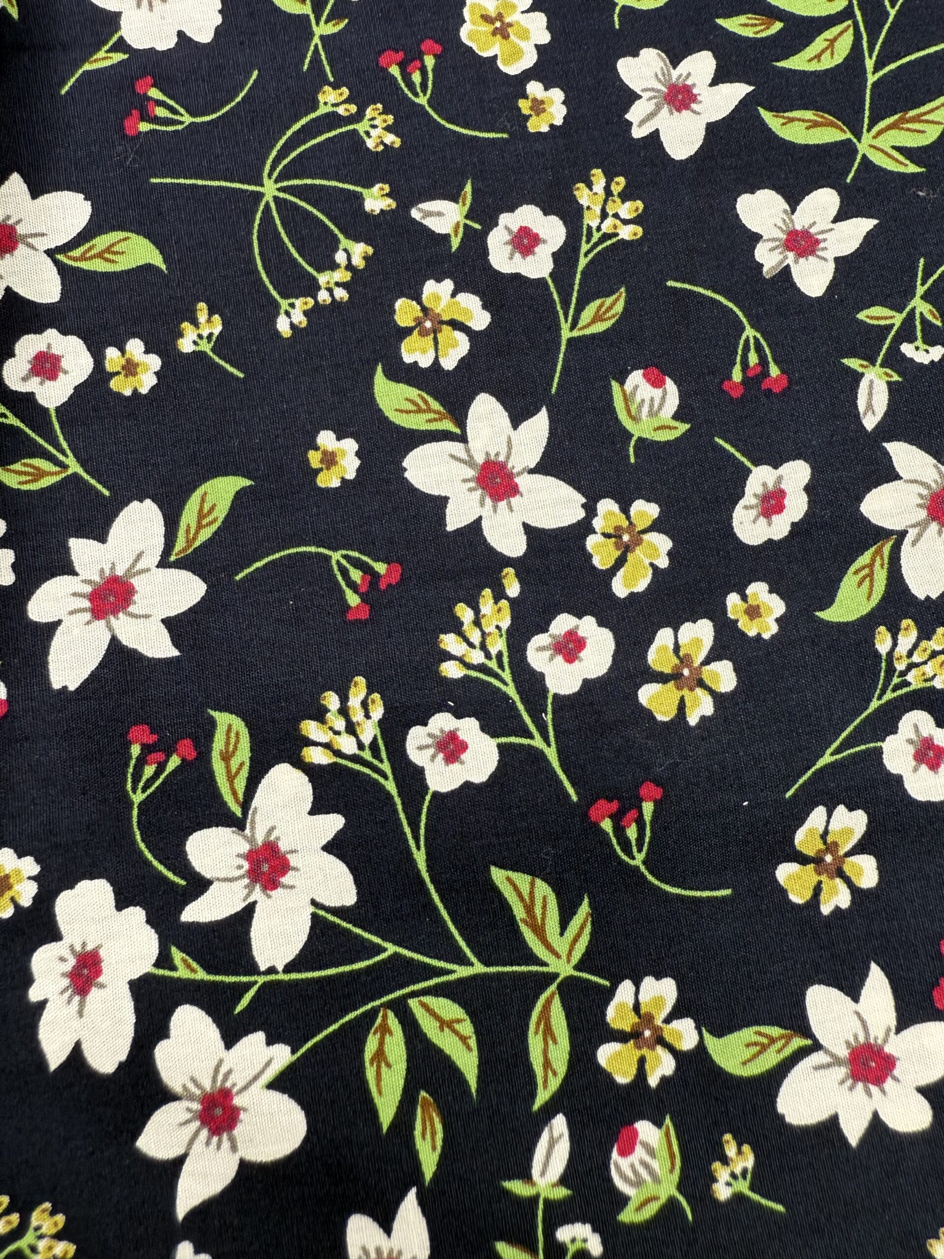 Chemise GRAZIANO à motif floral écru et vert sur fond marine 4 Chemise GRAZIANO à motif floral écru et vert sur fond marine – Image 3