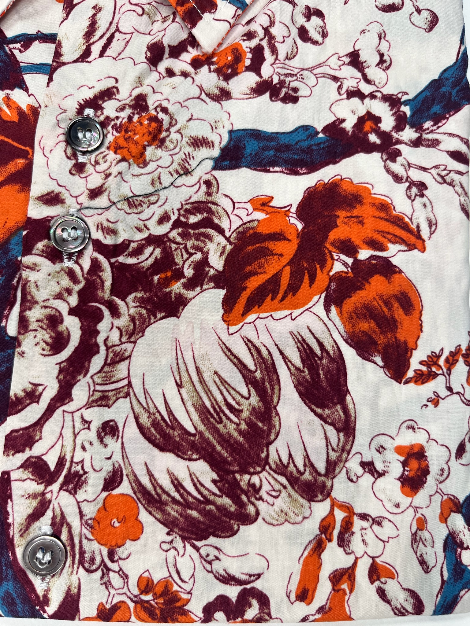 Chemise ISAO à motif floral rouge et orange 4 Chemise ISAO à motif floral rouge et orange – Image 3