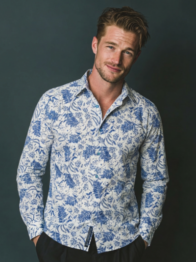 Chemise JOAQUIM à motif floral bleu sur fond blanc