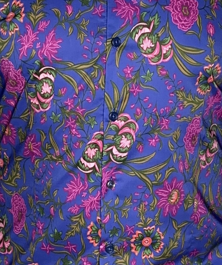 Chemise JULES à motif floral bleu et fuchsia 4 Chemise JULES à motif floral bleu et fuchsia – Image 3