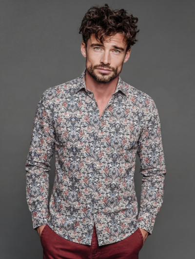 Chemise LOCO à motif floral corail, bleu clair et noir sur fond écru