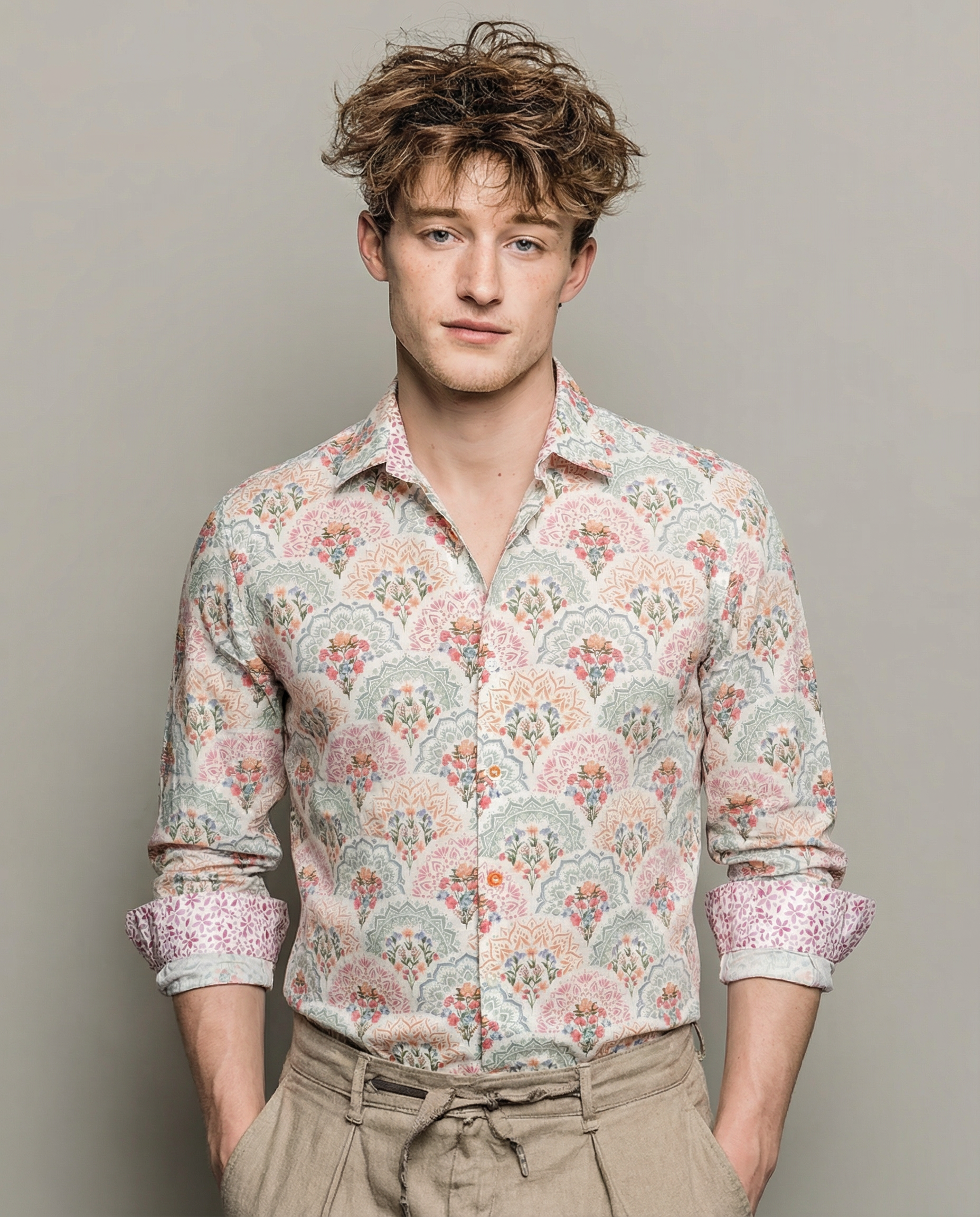Chemise MALI à motif floral multicolor sur fond écru 1 Chemise MALI à motif floral multicolor sur fond écru