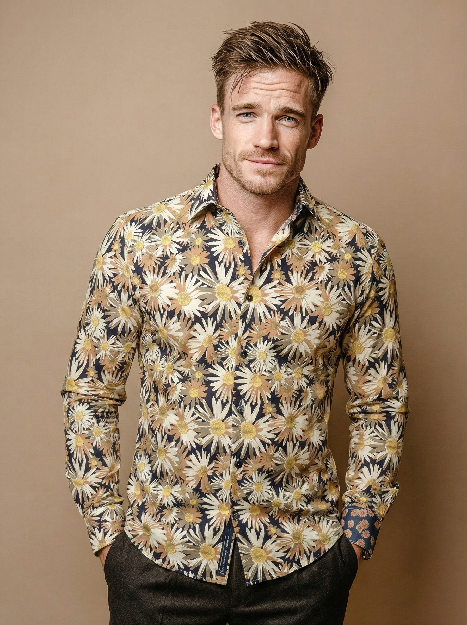 Chemise MARC à motif floral sur fond marine 1 Chemise MARC à motif floral sur fond marine