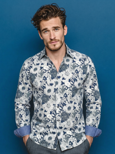 Chemise MATHIS à motif floral sur fond bleu