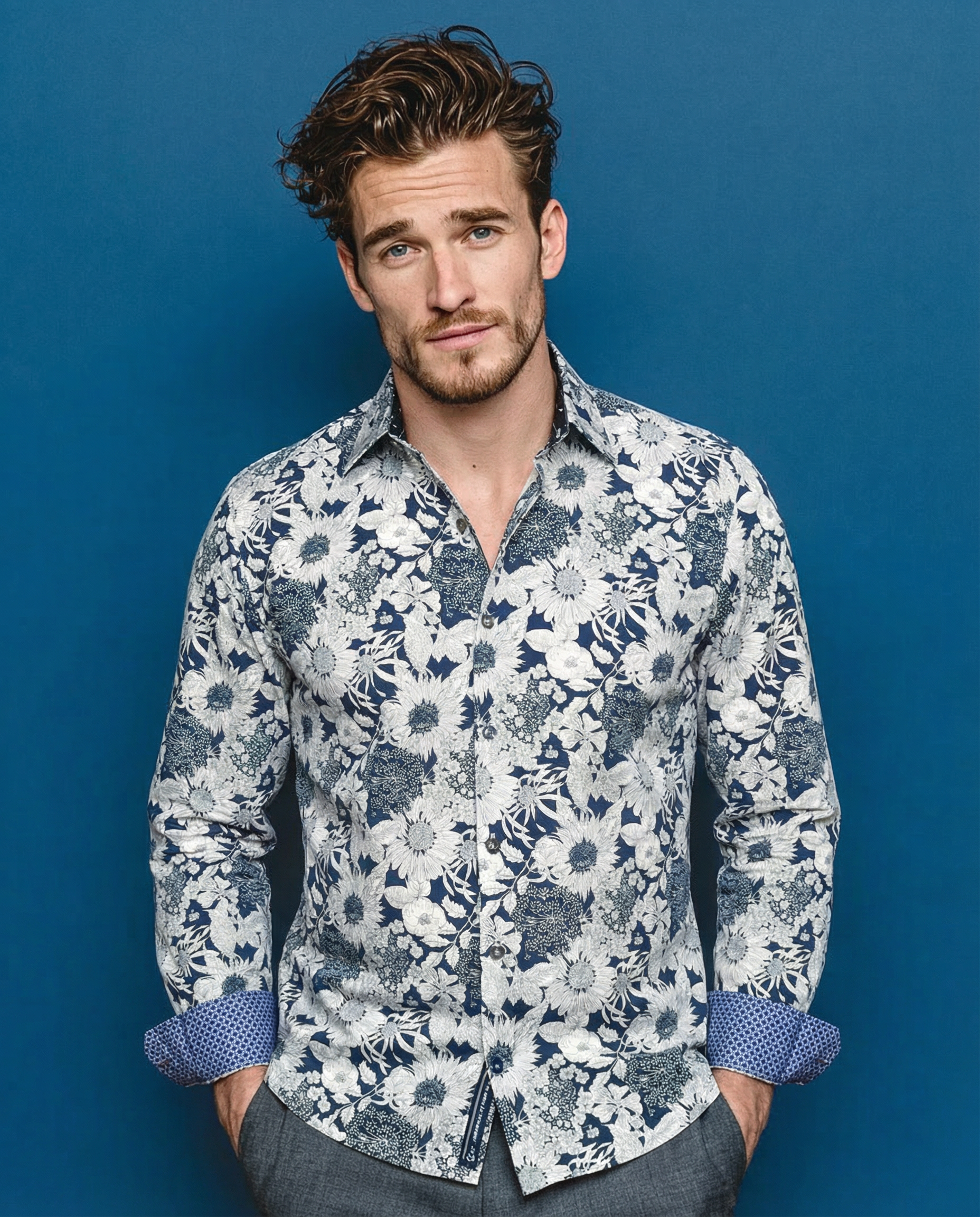 Chemise MATHIS à motif floral sur fond bleu 1 Chemise MATHIS à motif floral sur fond bleu