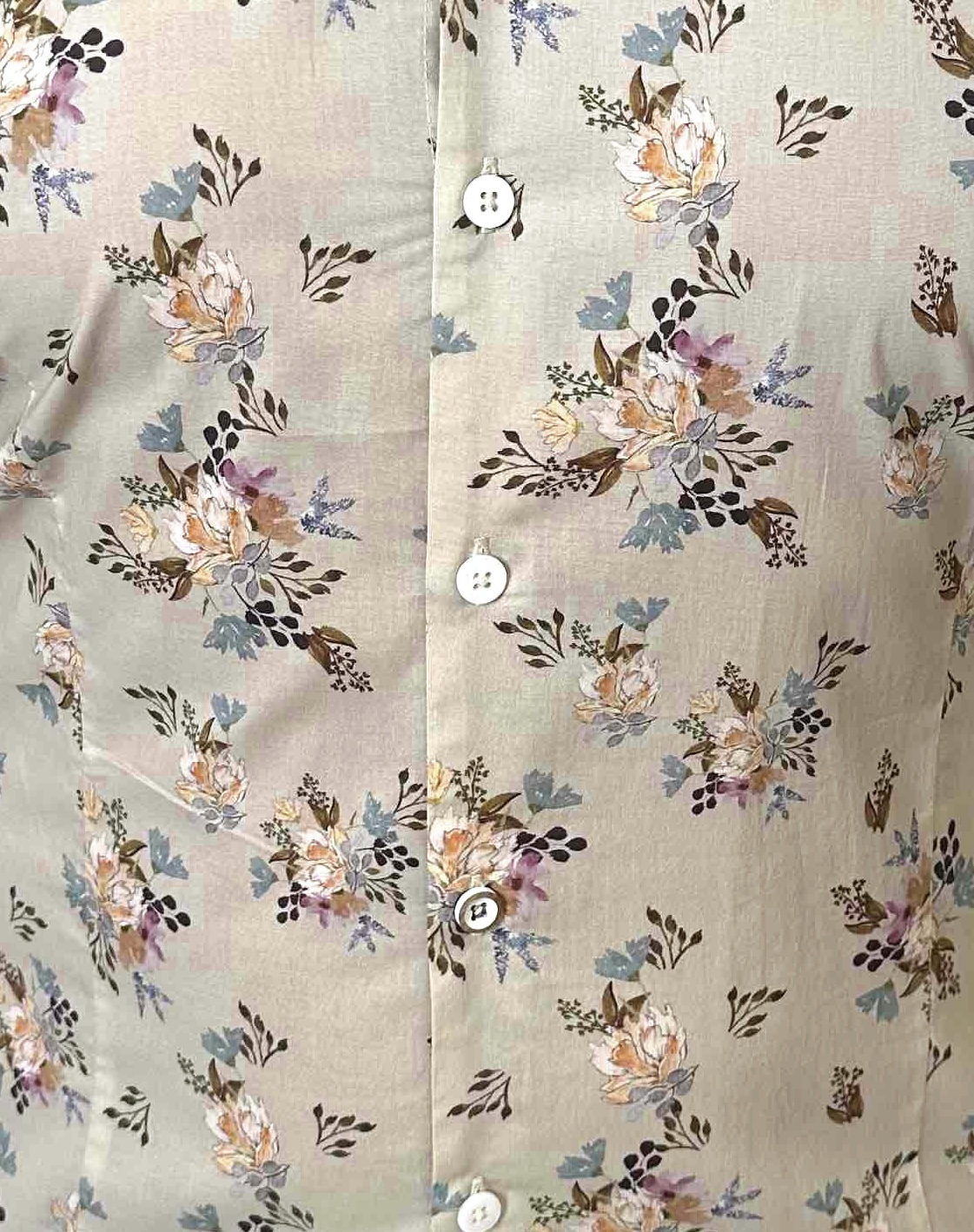 Chemise SAUVEUR à motif floral sur fond beige 4 Chemise SAUVEUR à motif floral sur fond beige – Image 3