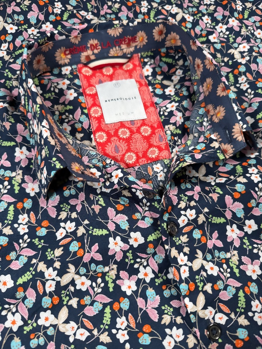 Chemise SIMON à motif floral multicolore sur fond marine 1 Chemise SIMON à motif floral multicolore sur fond marine